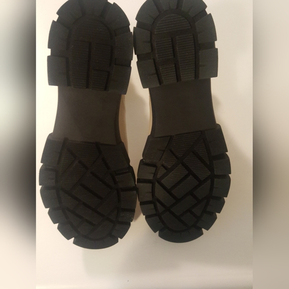 Madden Girl Honey Ankle Boots, Almond color, Size 9.5, Never worn, no box top - Picture 3 of 7